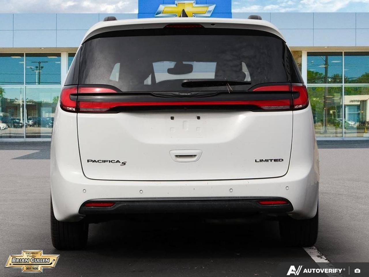 2025 Chrysler Pacifica Limited Limited FWD Photo