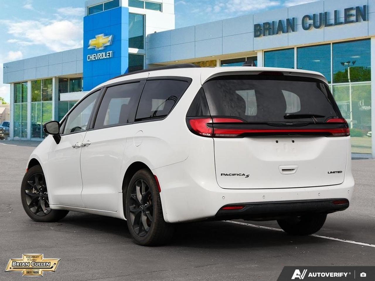 2025 Chrysler Pacifica Limited Limited FWD Photo3