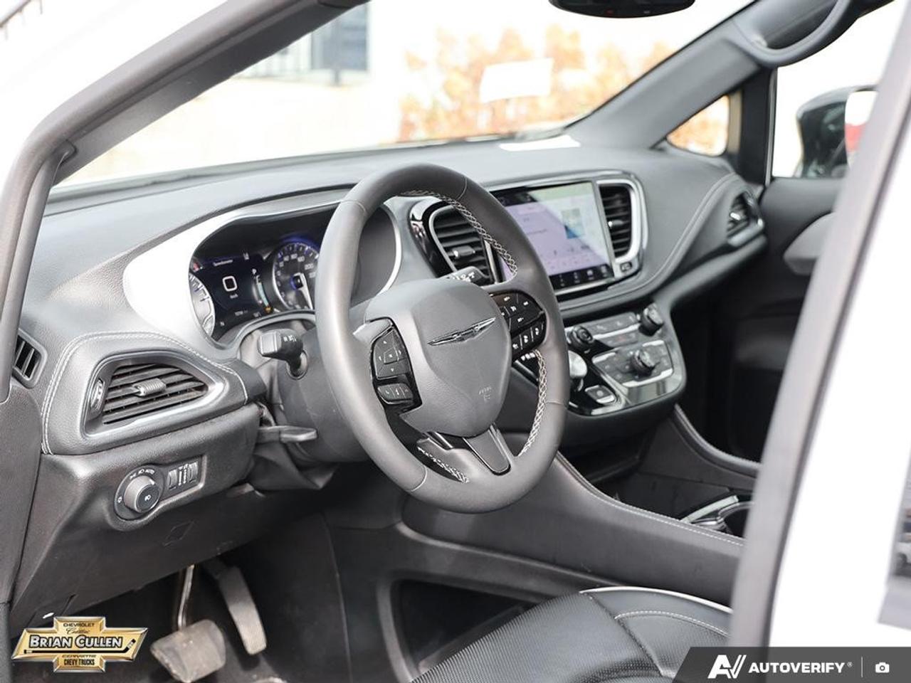 2025 Chrysler Pacifica Limited Limited FWD Photo