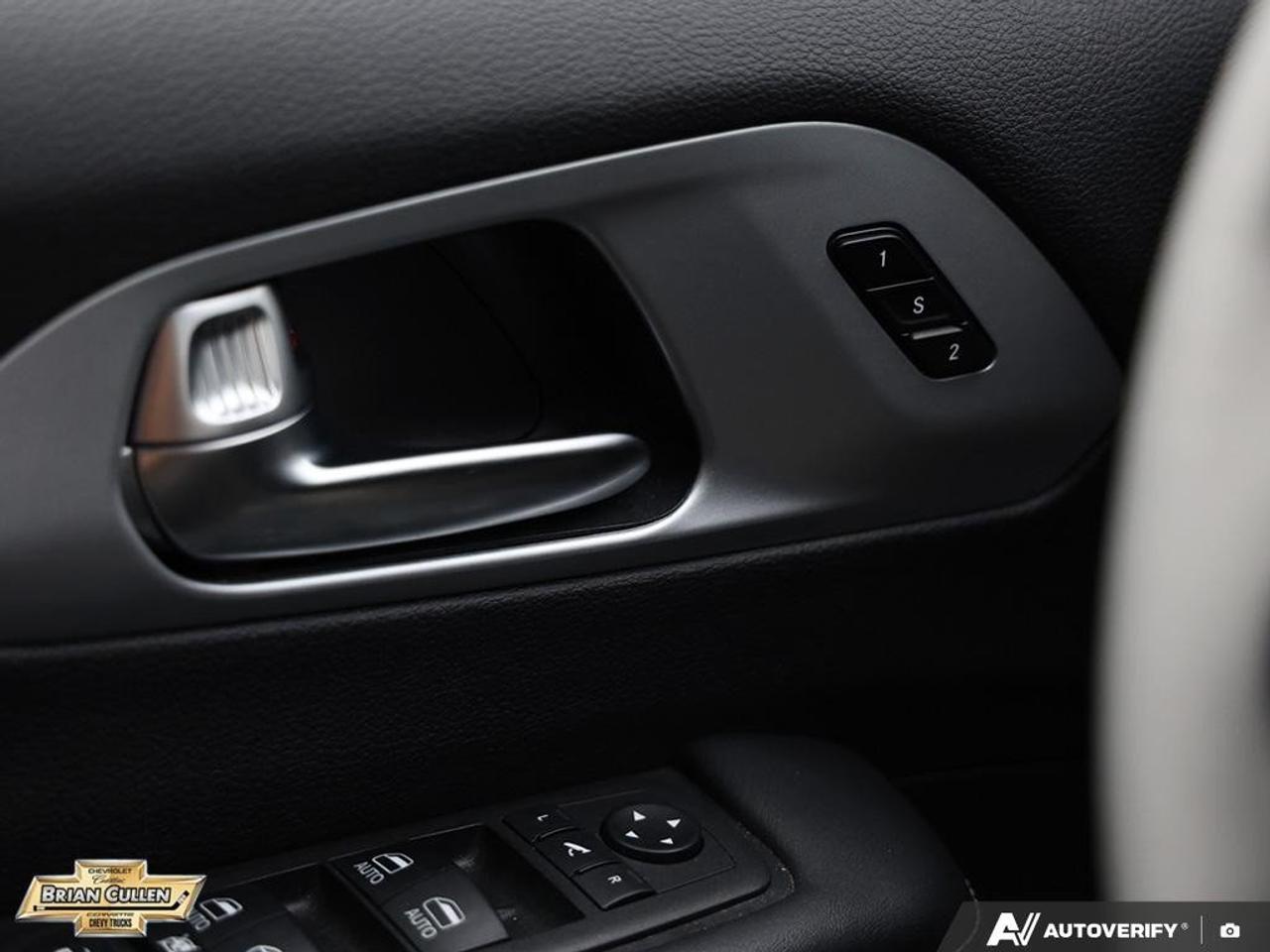 2025 Chrysler Pacifica Limited Limited FWD Photo