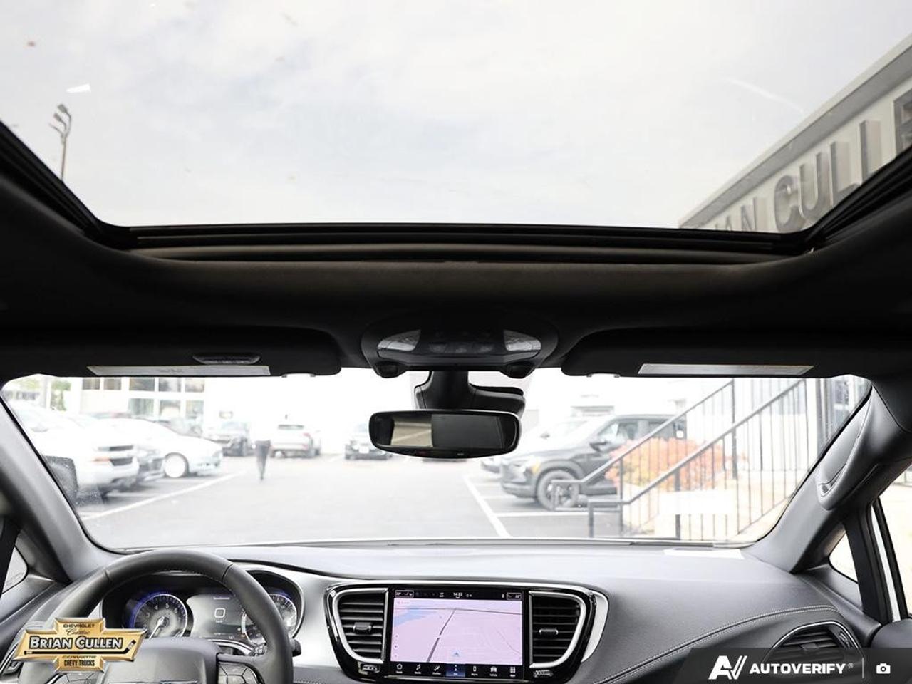 2025 Chrysler Pacifica Limited Limited FWD Photo