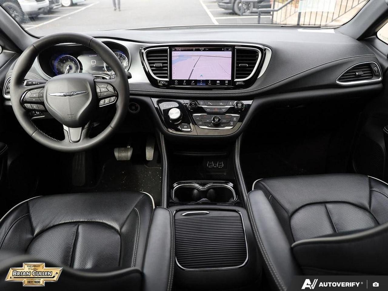 2025 Chrysler Pacifica Limited Limited FWD Photo