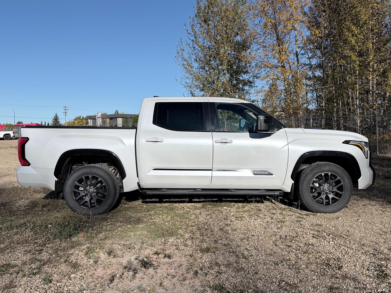 2022 Toyota Tundra Platinum Hybrid Photo3