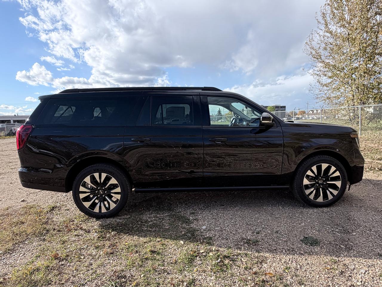 2027 Ford Expedition Platinum Max Photo3