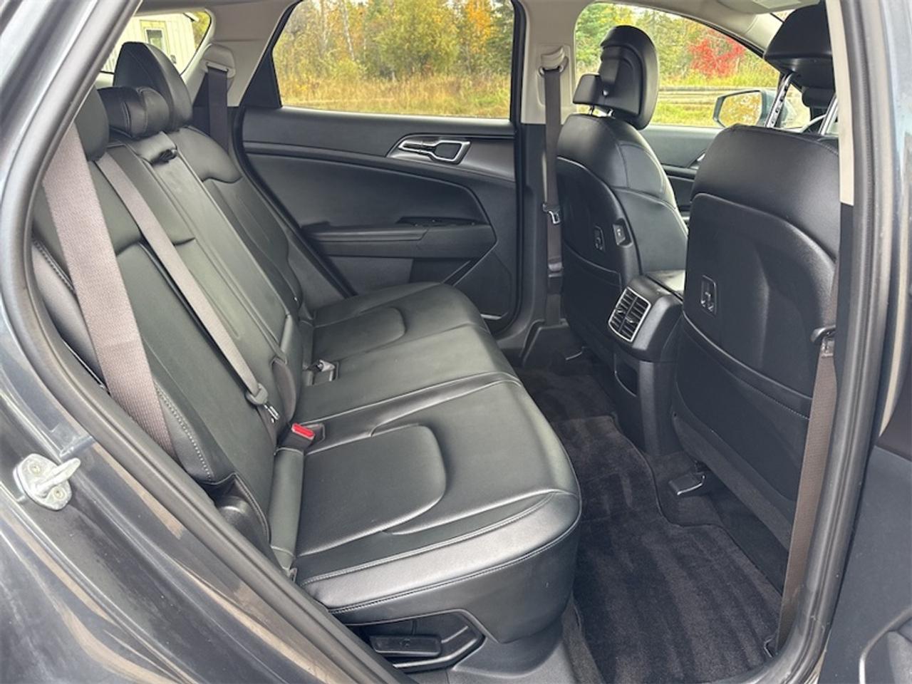 2023 Kia Sportage Hybrid EX AWD  Navigation GPS Photo