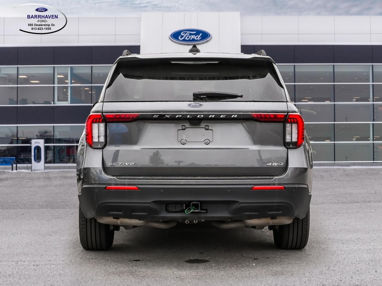 2025 Ford Explorer Active Photo4