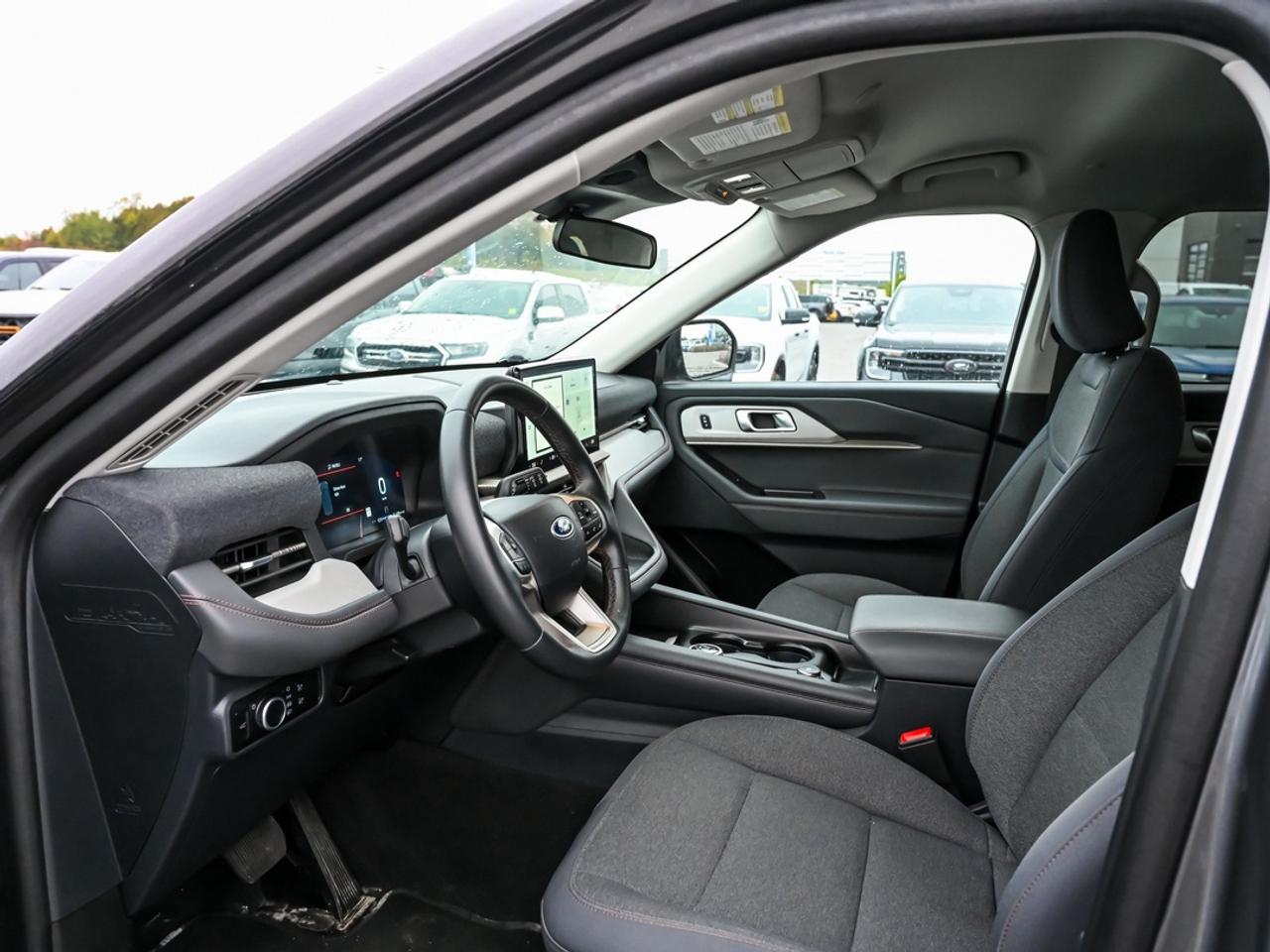 2025 Ford Explorer Active Photo