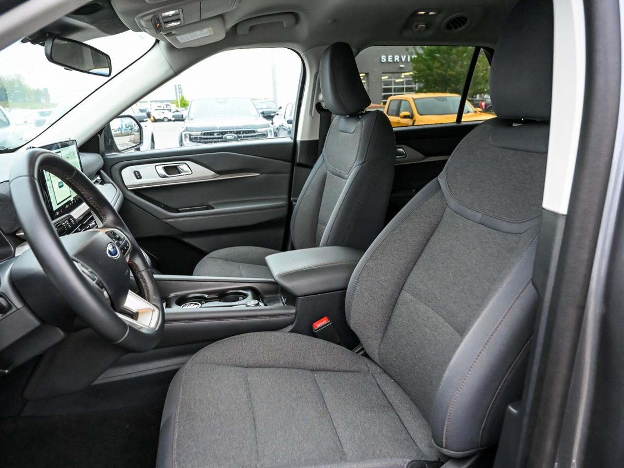 2025 Ford Explorer Active Photo