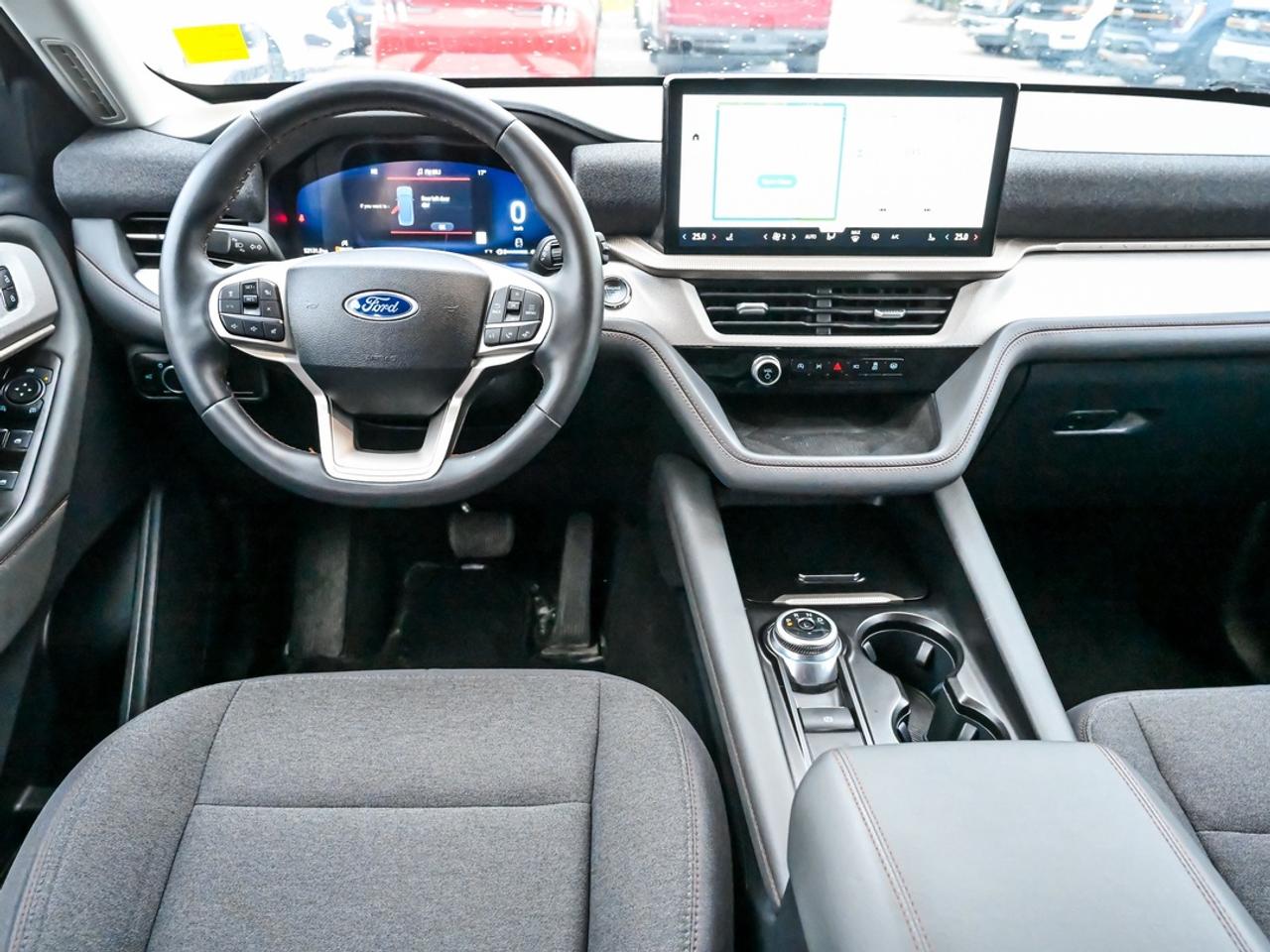 2025 Ford Explorer Active Photo