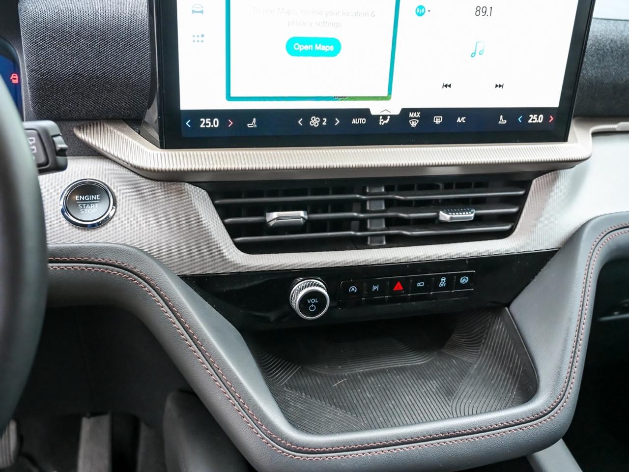 2025 Ford Explorer Active Photo