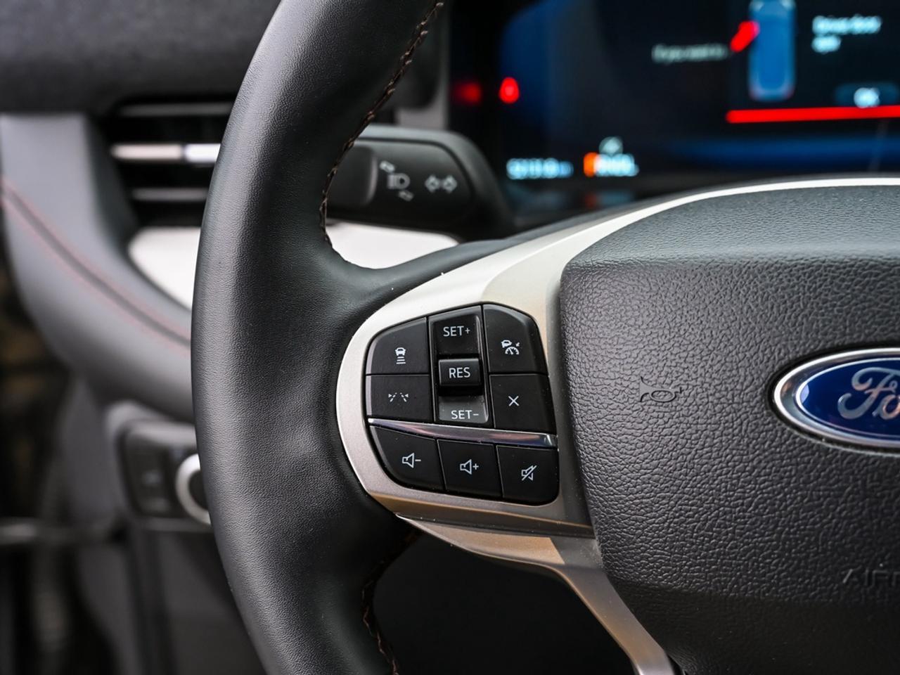 2025 Ford Explorer Active Photo