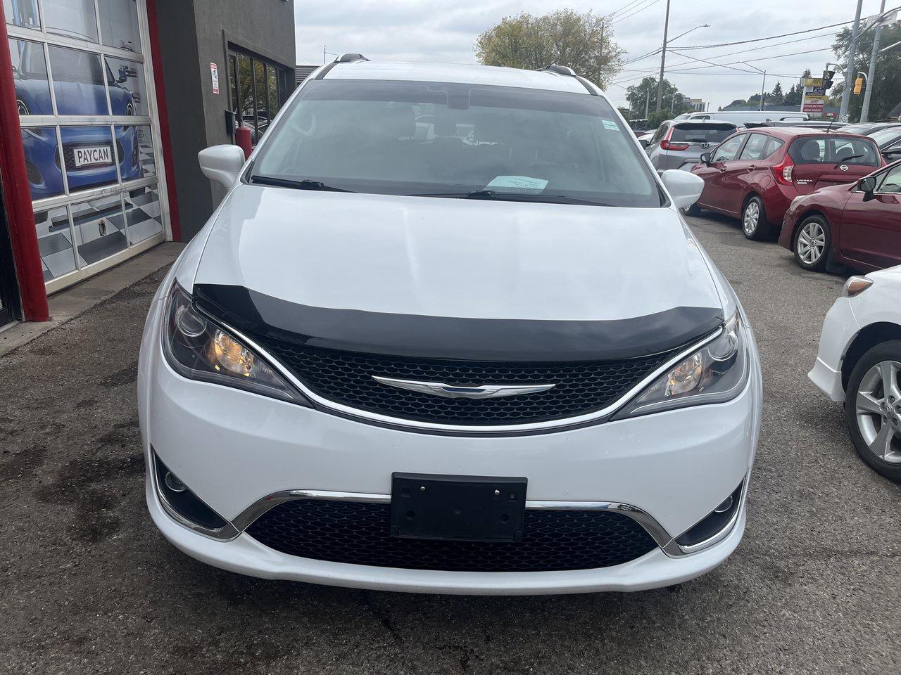 2017 Chrysler Pacifica Touring-L Plus Photo5