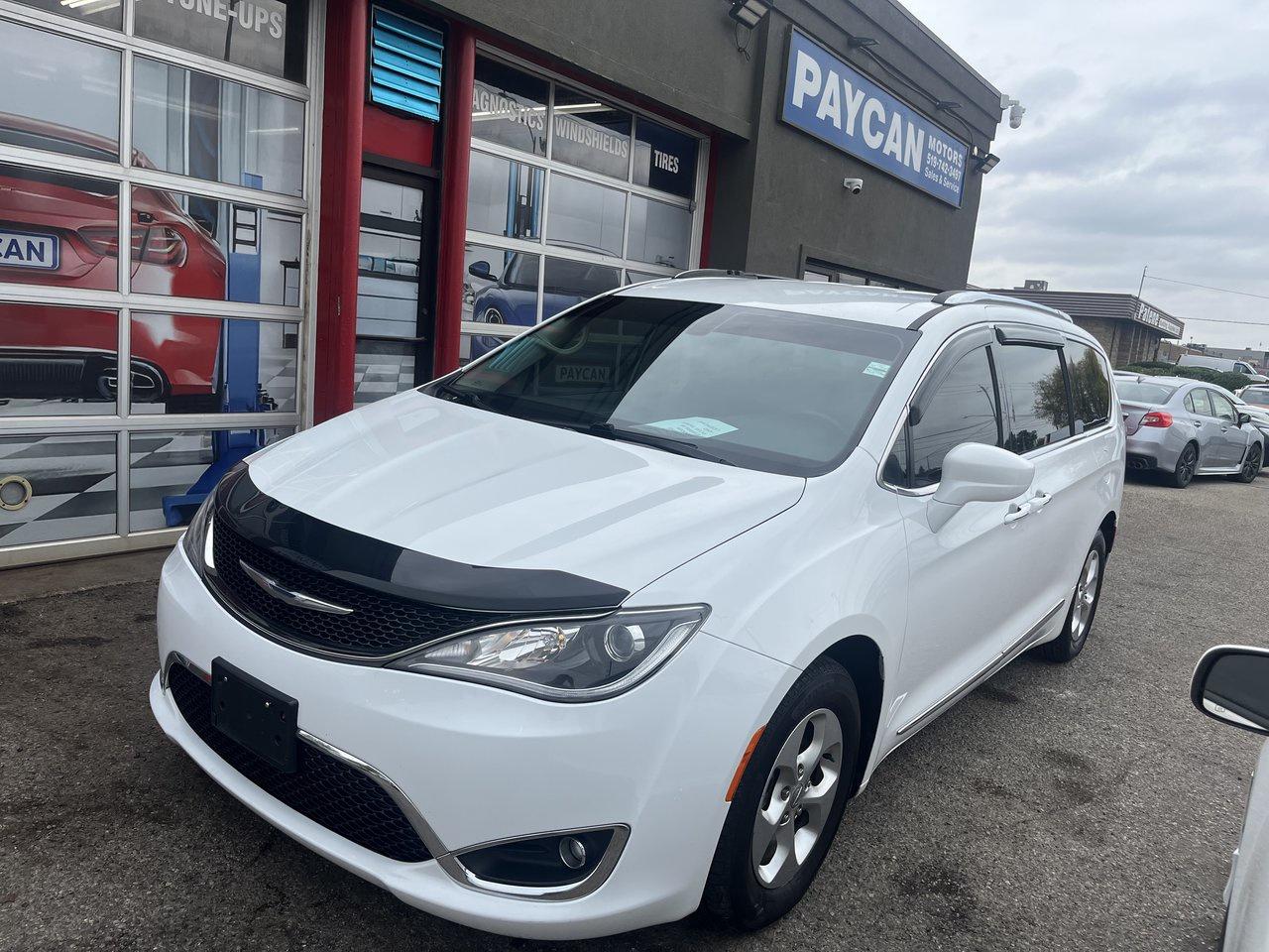 2017 Chrysler Pacifica Touring-L Plus Photo0