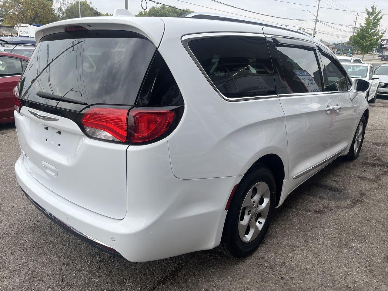 2017 Chrysler Pacifica Touring-L Plus Photo