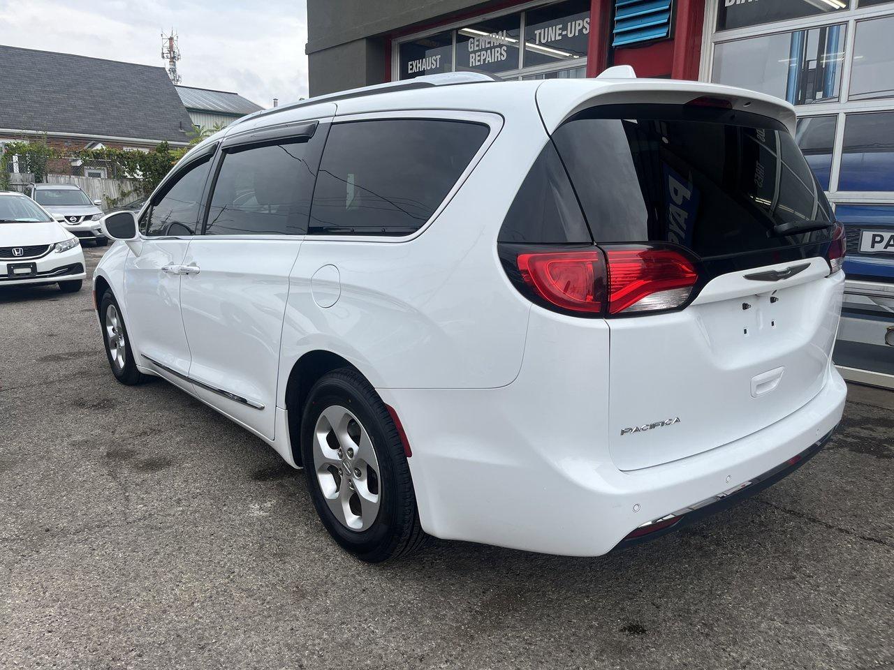 2017 Chrysler Pacifica Touring-L Plus Photo