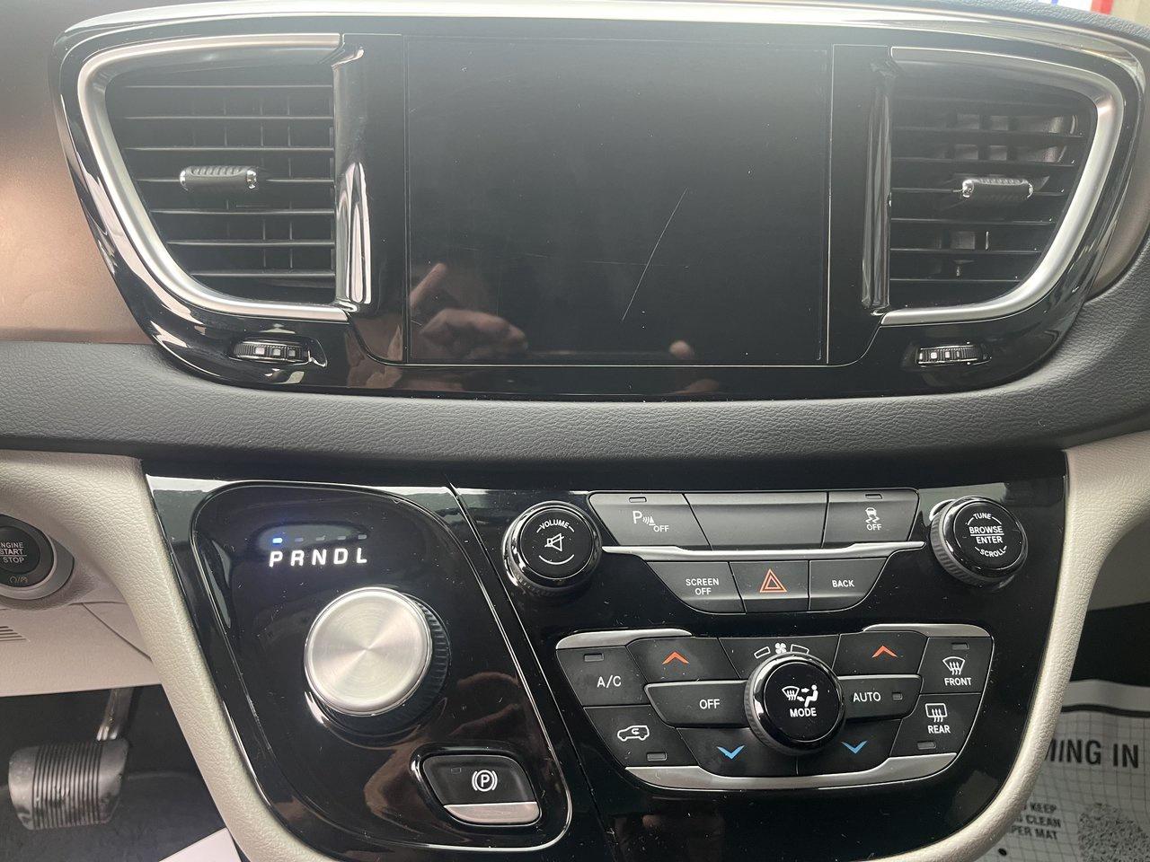 2017 Chrysler Pacifica Touring-L Plus Photo
