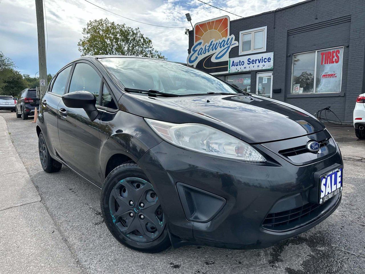 2013 Ford Fiesta SE Photo