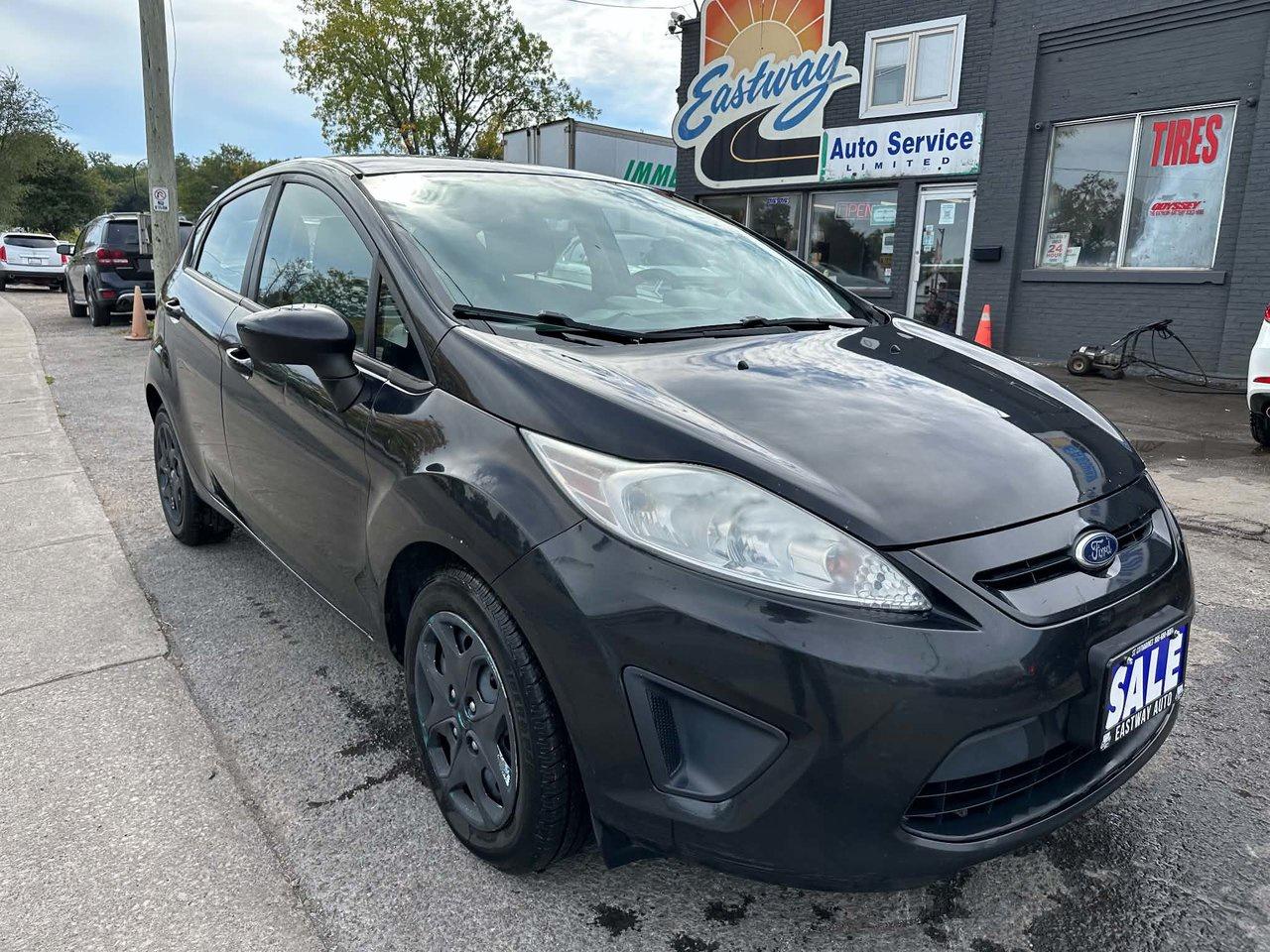 2013 Ford Fiesta SE Photo