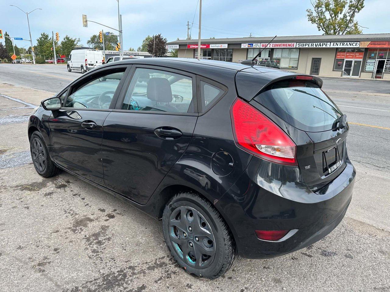 2013 Ford Fiesta SE Photo
