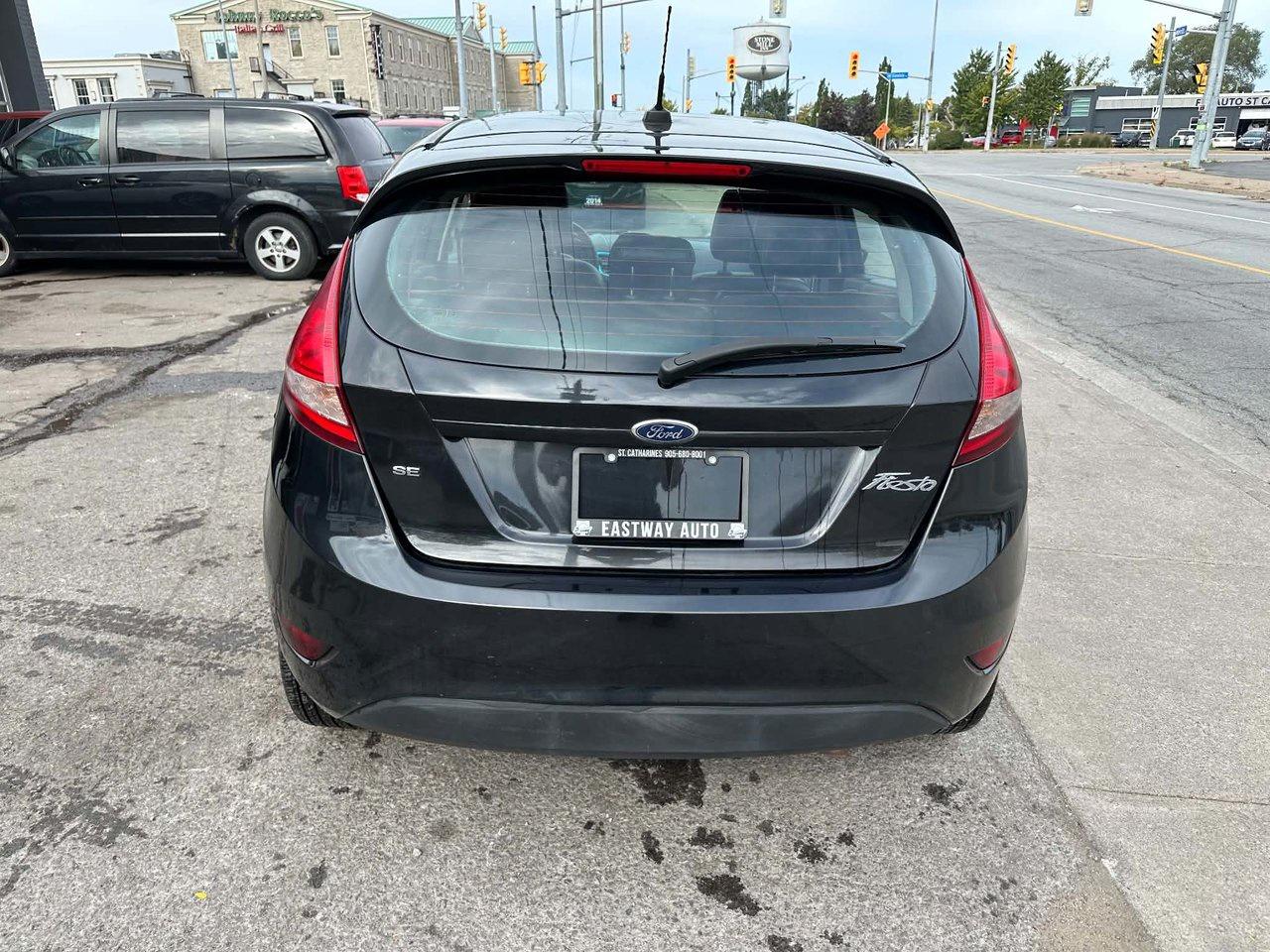 2013 Ford Fiesta SE - Photo #6