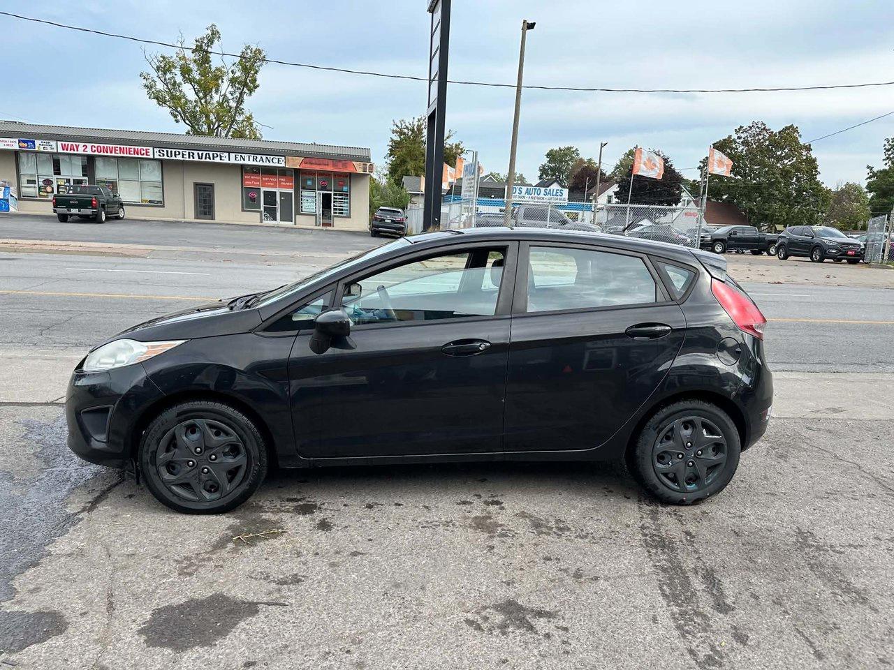 2013 Ford Fiesta SE Photo