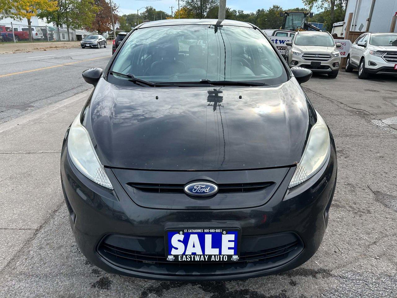 2013 Ford Fiesta SE - Photo #11