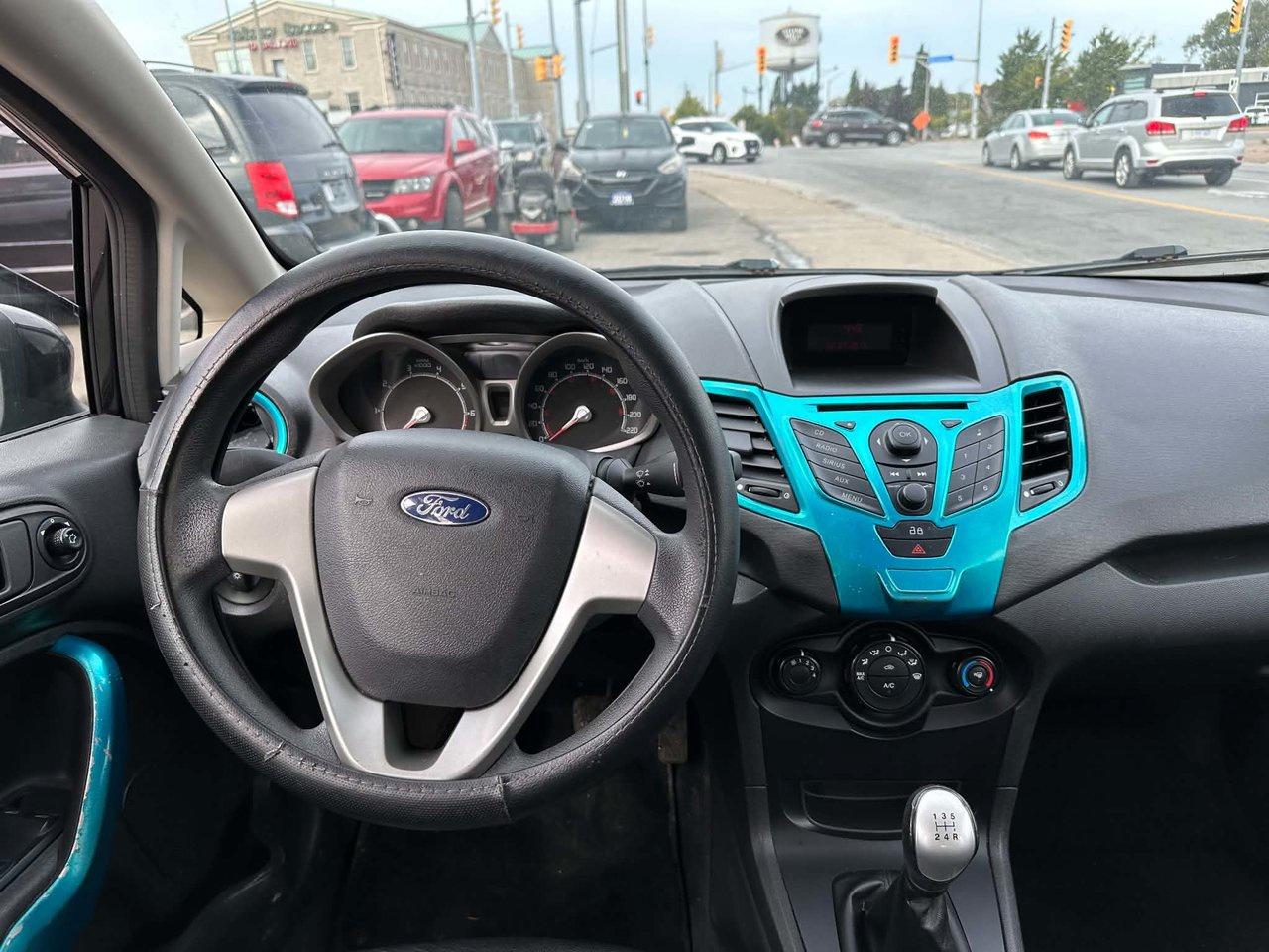 2013 Ford Fiesta SE Photo