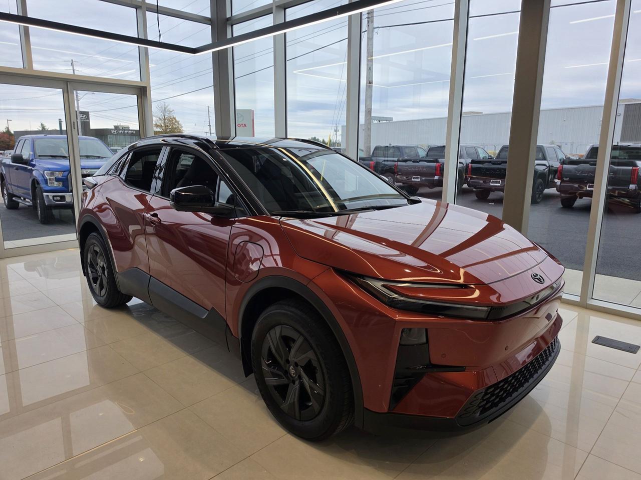 2026 Toyota C-HR C-HR XSE AWD - 2 TONE COLOUR Photo3