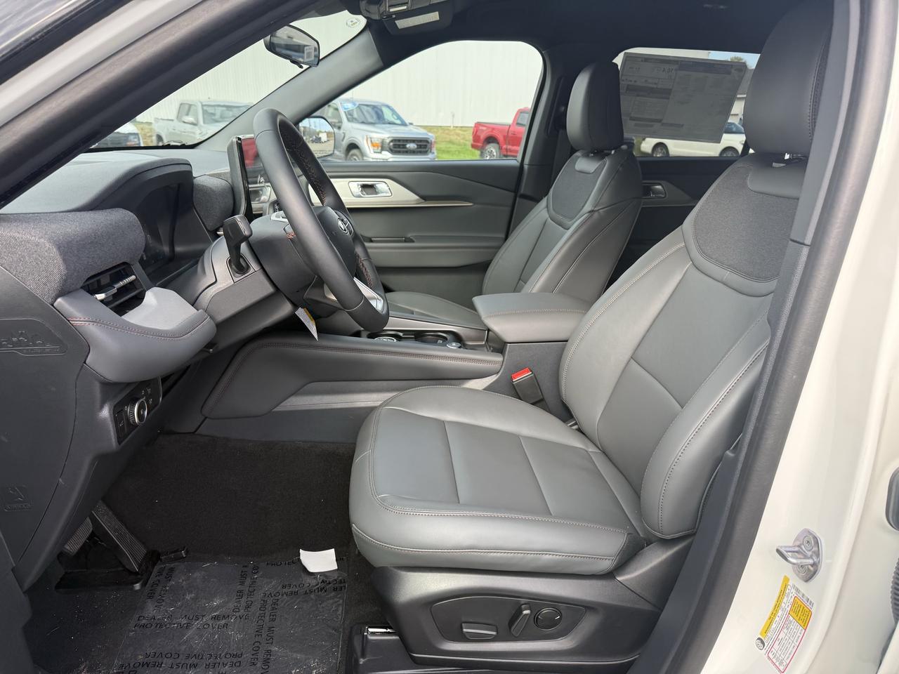 2027 Ford Explorer Active w/200A Pkg 4WD Photo4