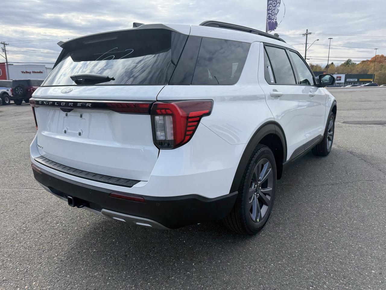 2027 Ford Explorer Active w/200A Pkg 4WD Photo2