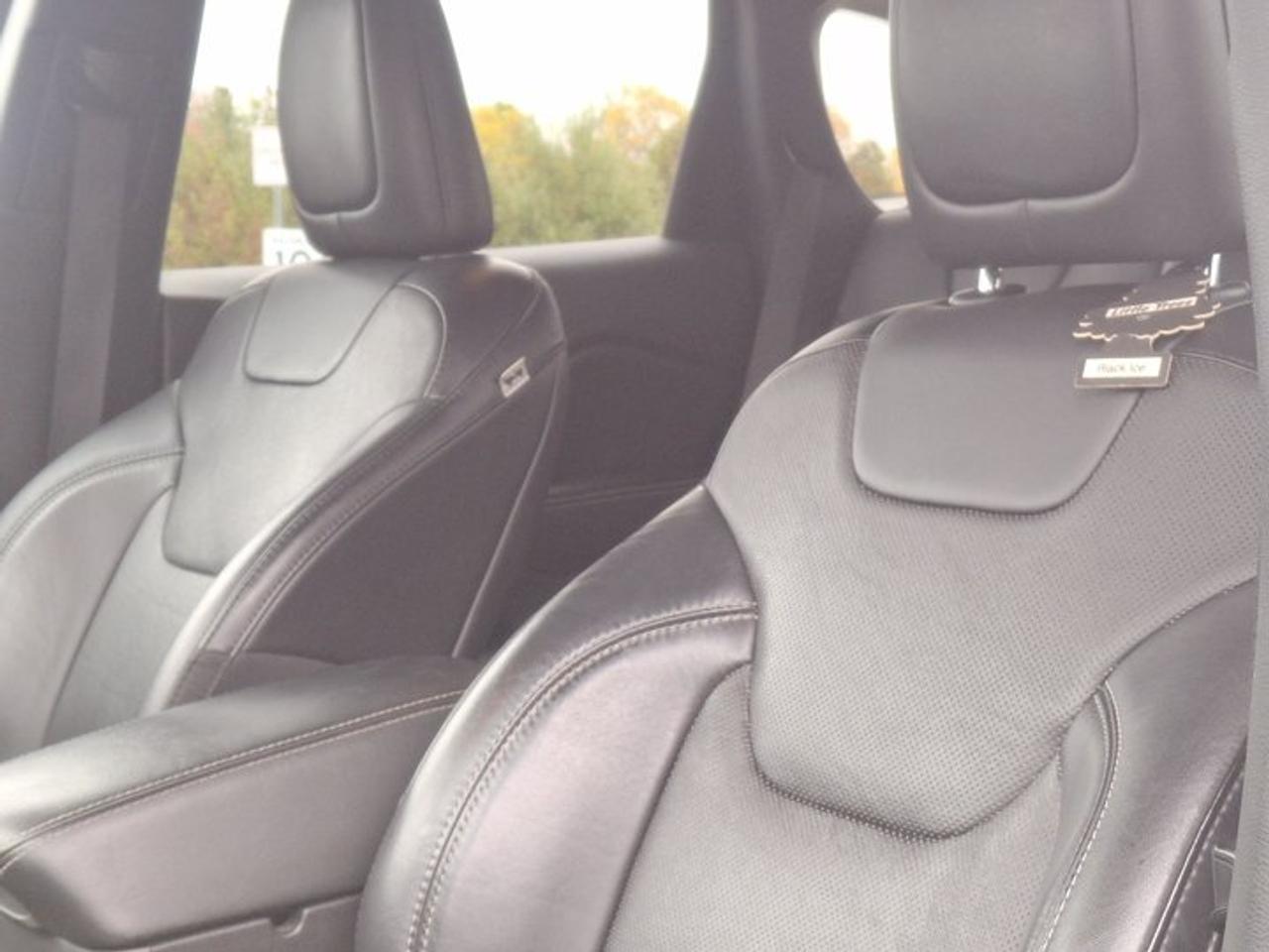 2021 Jeep Cherokee 80th Anniversary 4x4 | Leather | Pano Roof | Heated Seats + Steering | Alpine Audio | and More ! Photo