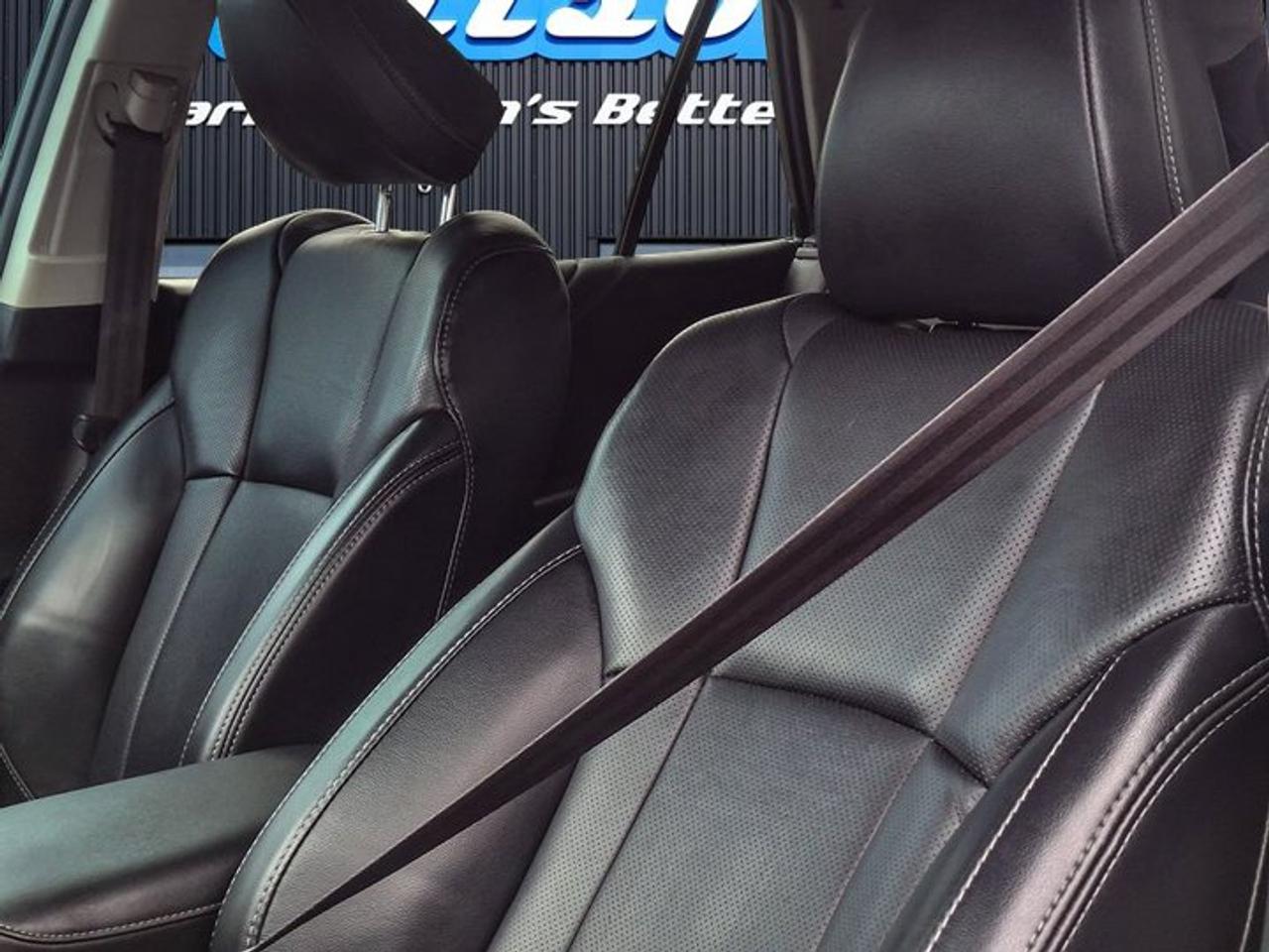 2022 Subaru Outback Limited AWD | Leather | Sunroof | Heated Seats + Steering | Eyesight | Wireless Charger | and More ! Photo
