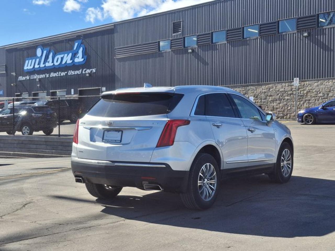 2018 Cadillac XT5 Luxury AWD | Leather | Navi | Pano Roof | Heated Seats | CarPlay | Remote Start | and More ! Photo