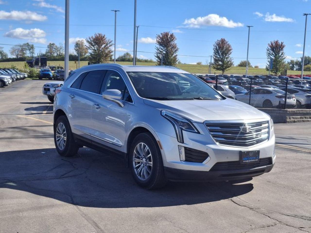 2018 Cadillac XT5 Luxury AWD | Leather | Navi | Pano Roof | Heated Seats | CarPlay | Remote Start | and More ! Photo