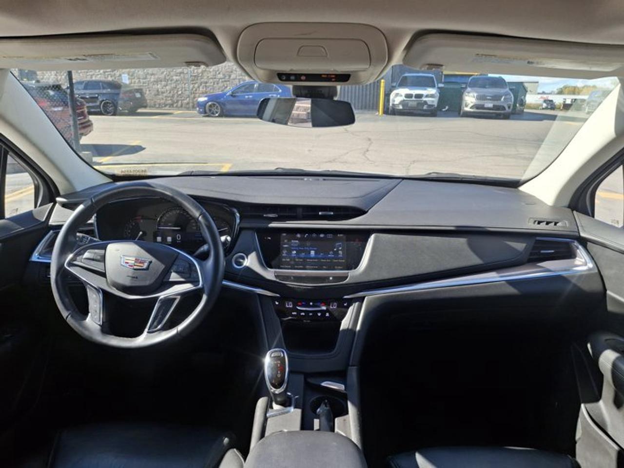 2018 Cadillac XT5 Luxury AWD | Leather | Navi | Pano Roof | Heated Seats | CarPlay | Remote Start | and More ! Photo