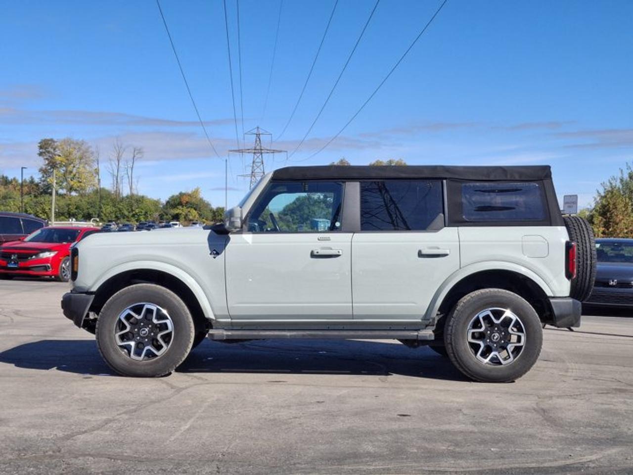 2022 Ford Bronco Outer Banks | 4x4 | V6 | 4-Dr | High Pkg | 360 Camera | 12" Screen | Heated Seats | and More ! Photo1