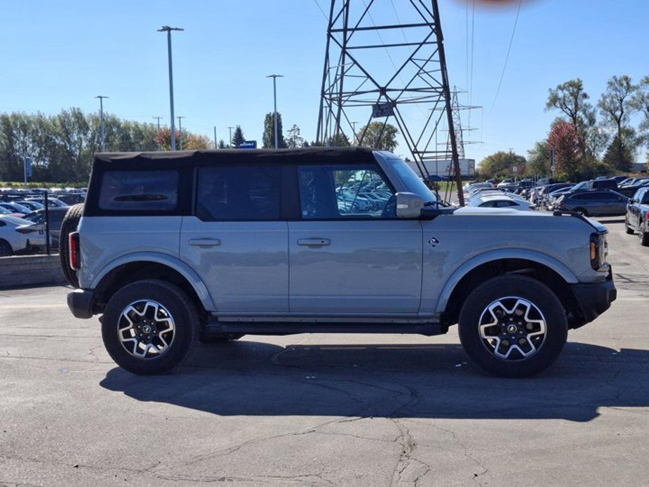 2022 Ford Bronco Outer Banks | 4x4 | V6 | 4-Dr | High Pkg | 360 Camera | 12" Screen | Heated Seats | and More ! Photo