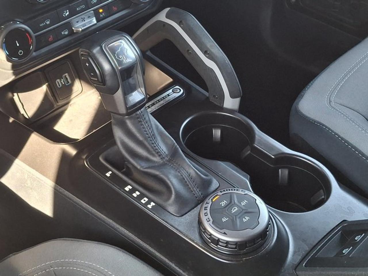 2022 Ford Bronco Outer Banks | 4x4 | V6 | 4-Dr | High Pkg | 360 Camera | 12" Screen | Heated Seats | and More ! Photo