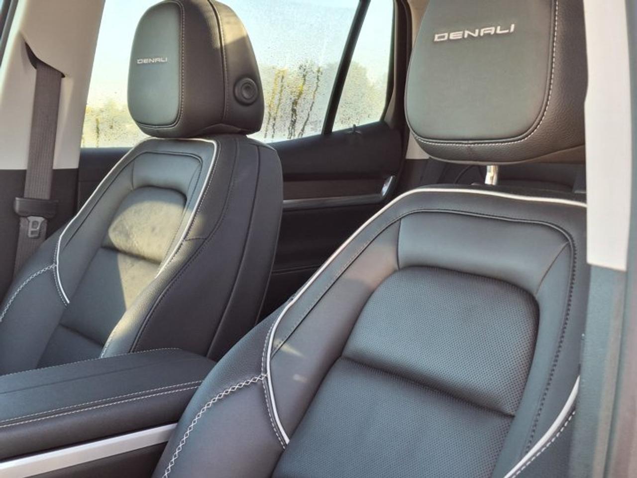 2026 GMC Terrain AWD Denali | Leather | Sunroof | Nav | 360 Camera | Adaptive Cruise | Cooled + Heated Seats & More ! Photo