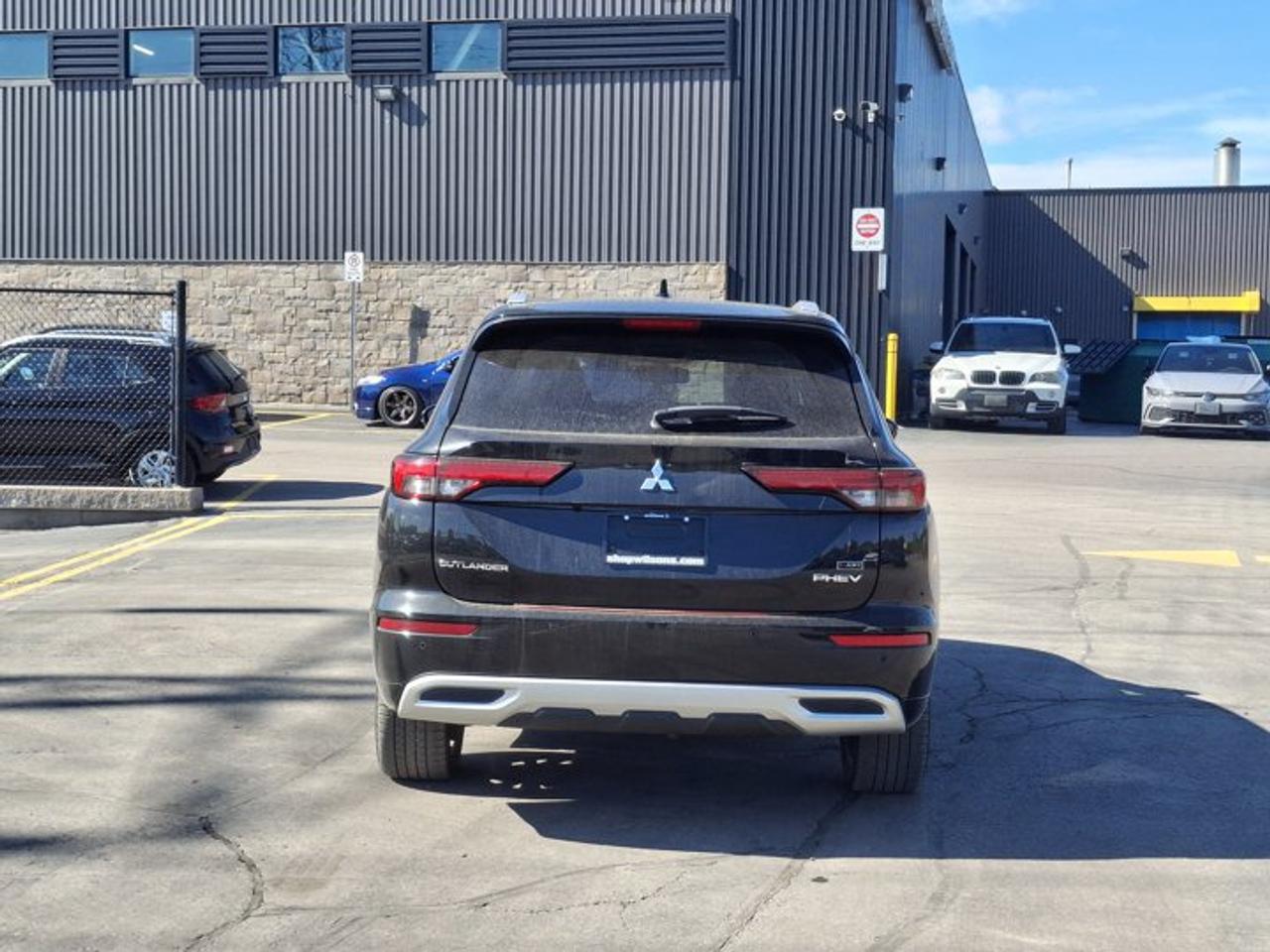 2024 Mitsubishi Outlander Plug-In Hybrid GT AWC | Leather | Sunroof | Nav | HUD | ACC | Heated Wheel + Seats | 360 Camera | CarPlay & More ! Photo3