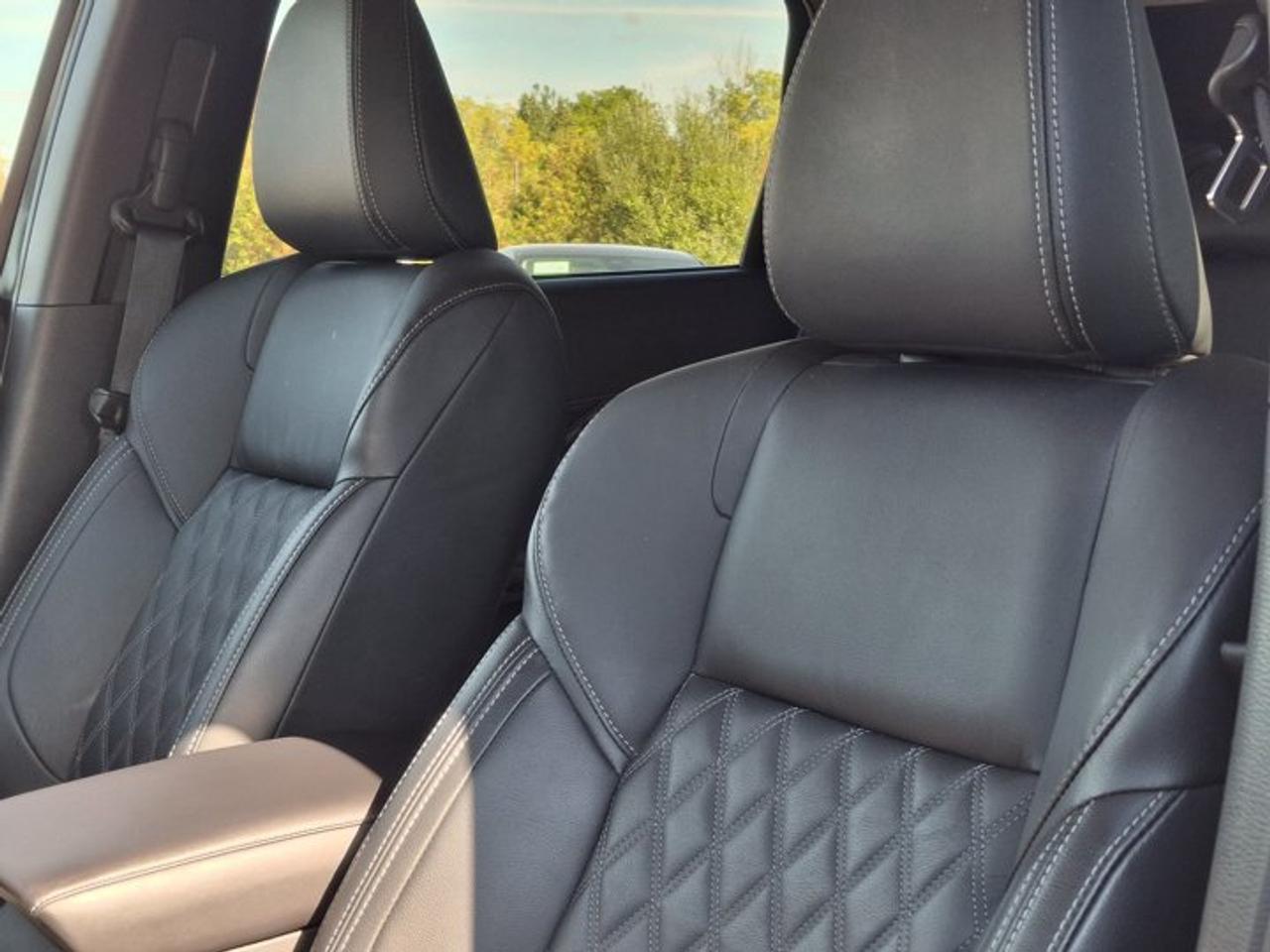 2024 Mitsubishi Outlander Plug-In Hybrid GT AWC | Leather | Sunroof | Nav | HUD | ACC | Heated Wheel + Seats | 360 Camera | CarPlay & More ! Photo