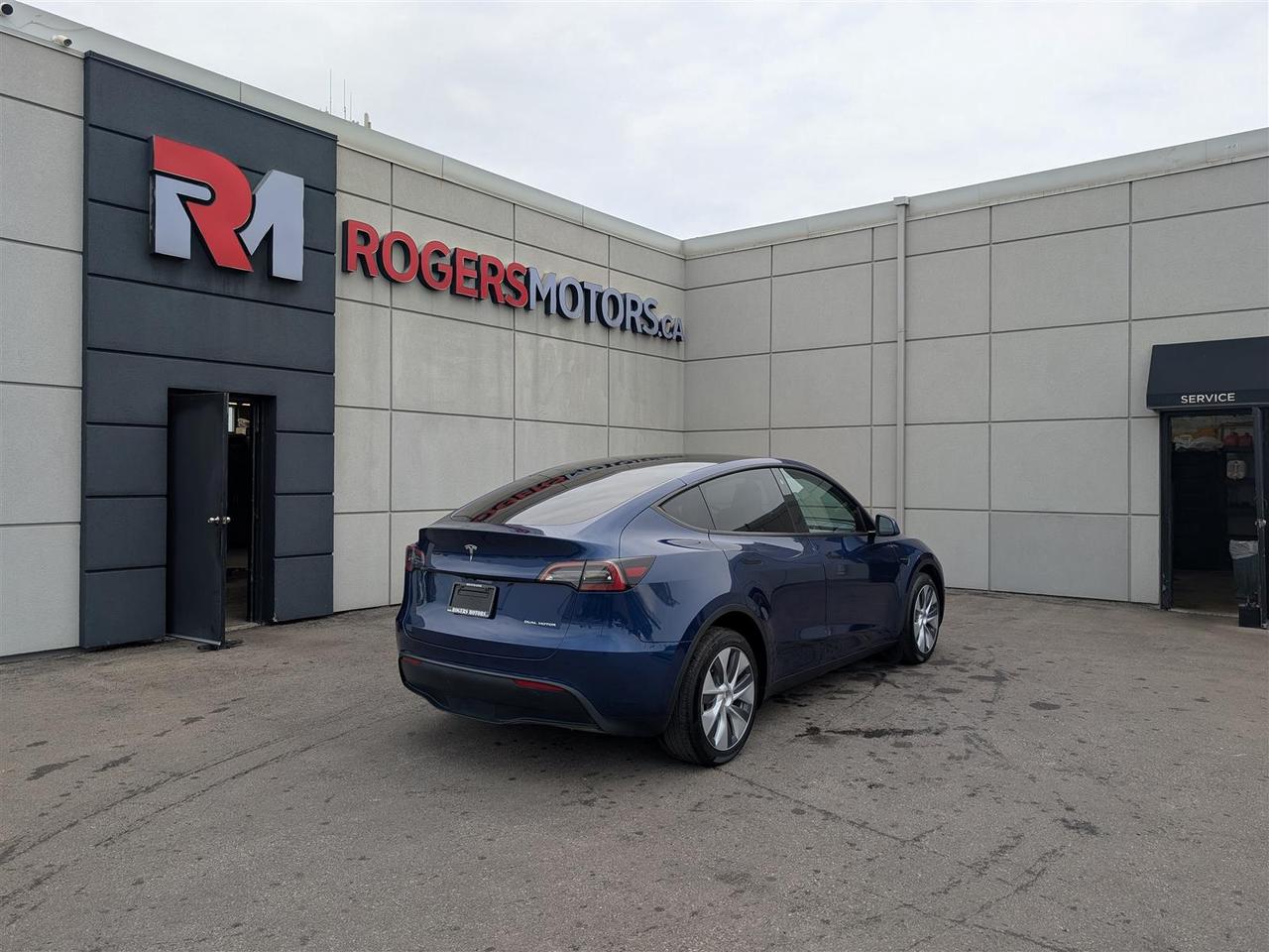 2023 Tesla Model Y LONG RANGE AWD - DUAL MOTOR Photo4