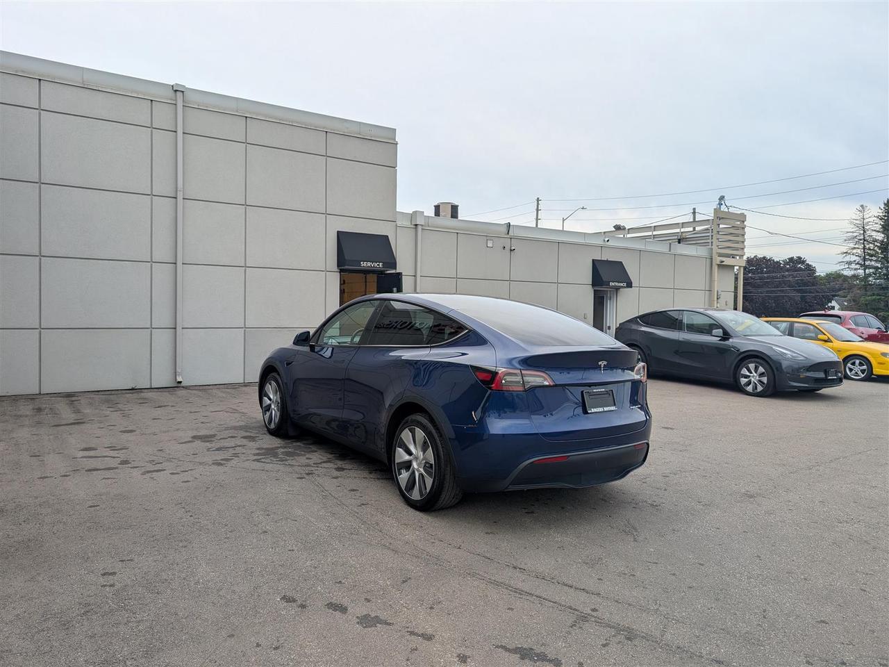 2023 Tesla Model Y LONG RANGE AWD - DUAL MOTOR Photo