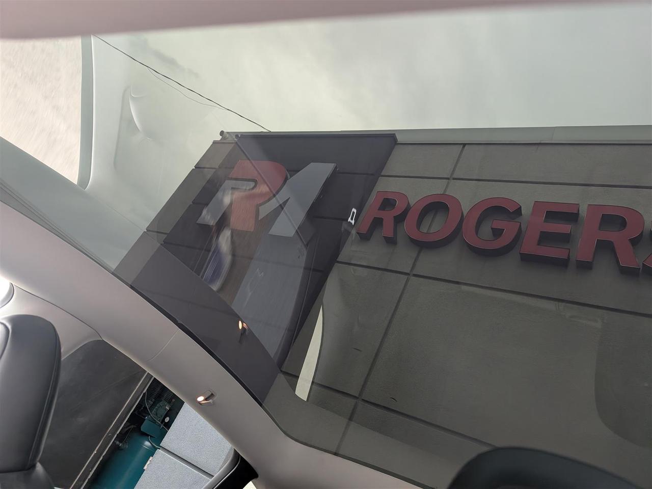 2023 Tesla Model Y LONG RANGE AWD - DUAL MOTOR Photo
