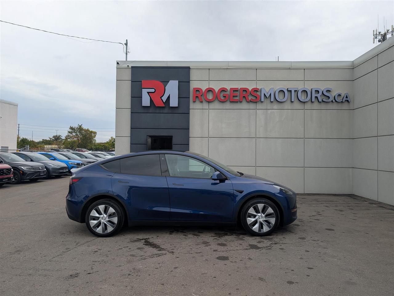 2023 Tesla Model Y LONG RANGE AWD - DUAL MOTOR Photo