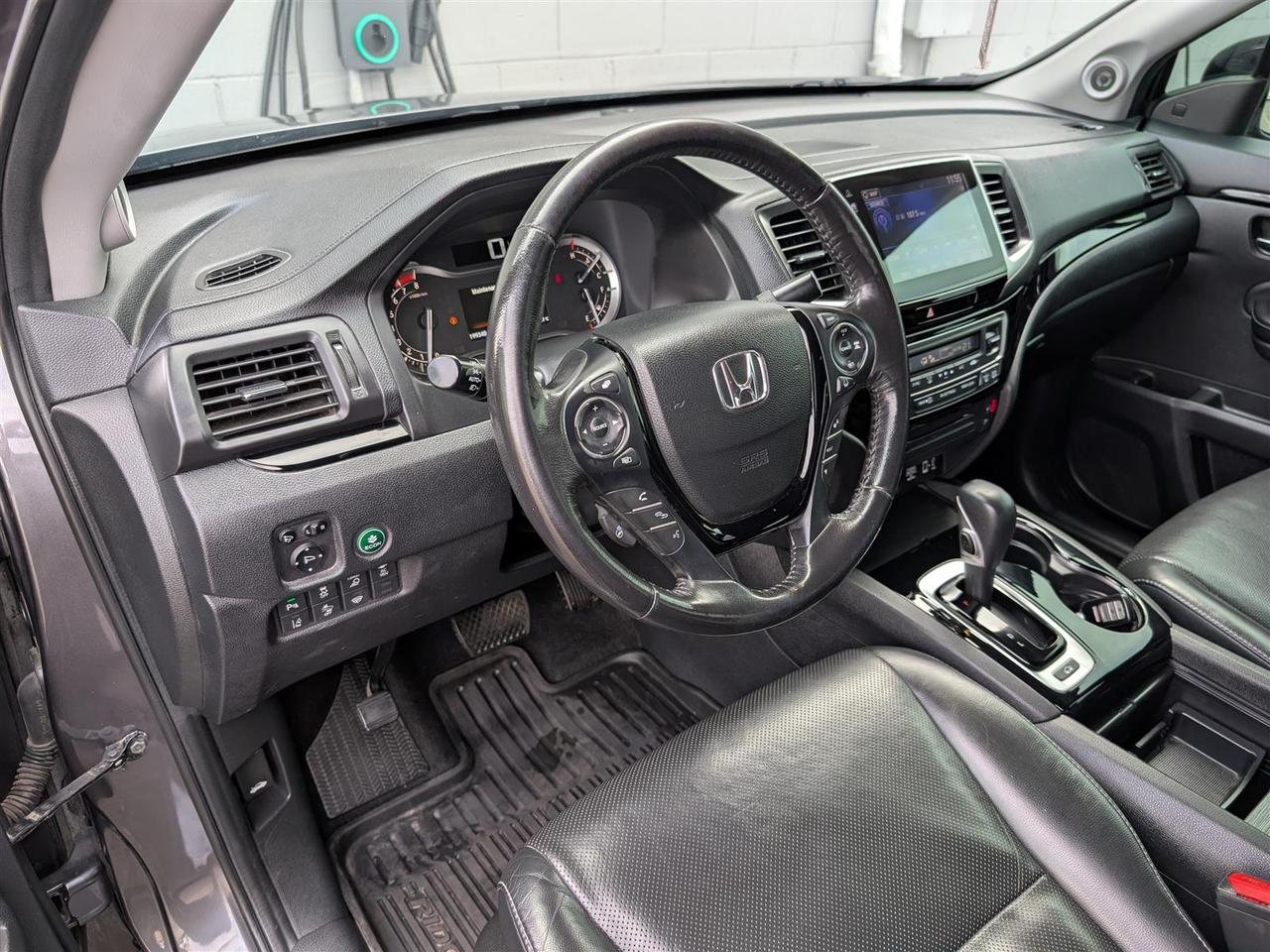 2019 Honda Ridgeline TOURING AWD - SUNROOF - NAVI - LEATHER - TECH FEATS Photo
