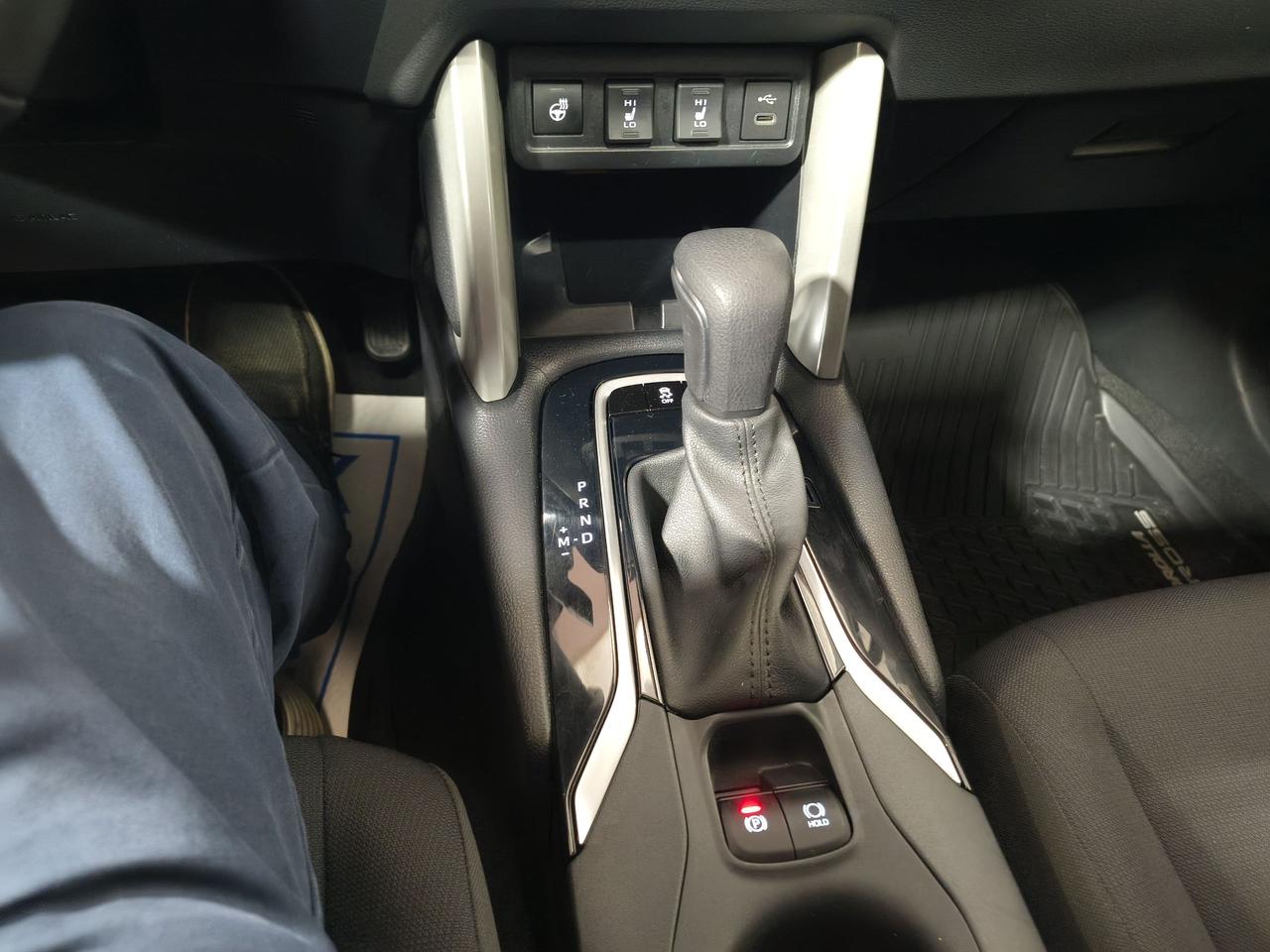 2024 Toyota Corolla Cross LE Photo