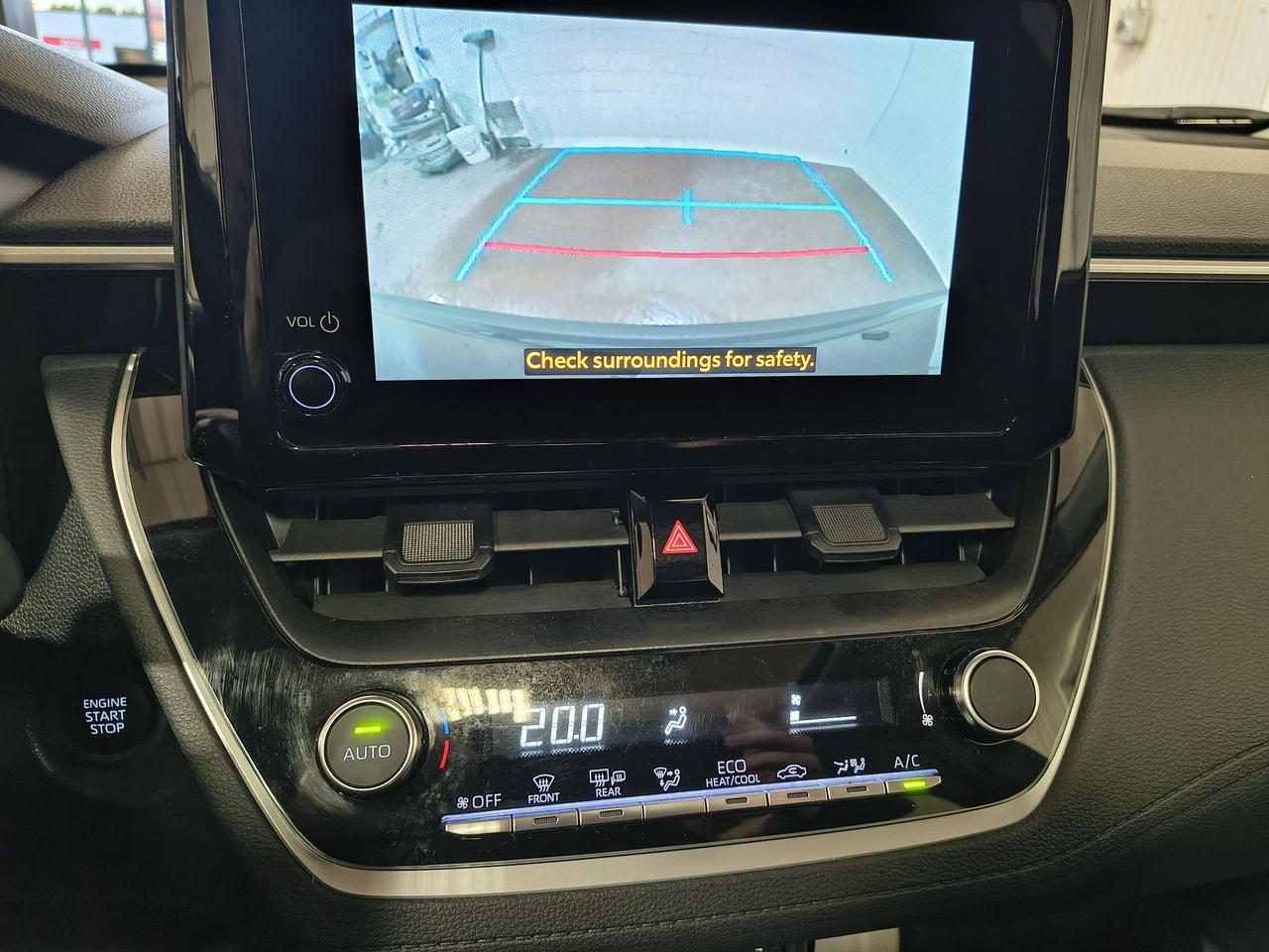 2024 Toyota Corolla Cross LE Photo