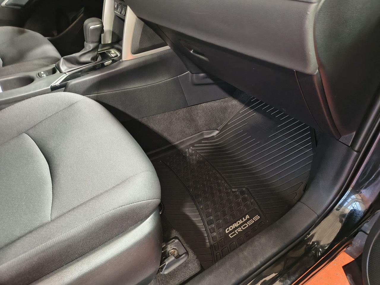 2024 Toyota Corolla Cross LE Photo
