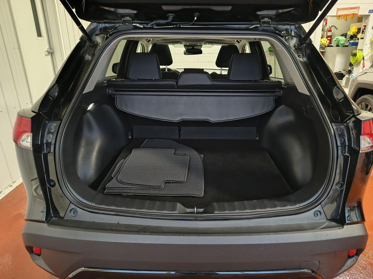 2024 Toyota Corolla Cross LE Photo